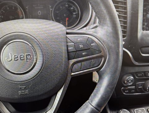 Used 2019 Jeep Cherokee Latitude w/ Cold Weather Group image 20