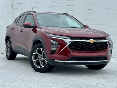 Used 2024 Chevrolet Trax LT image 2