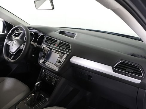 Used 2020 Volkswagen Tiguan S image 25