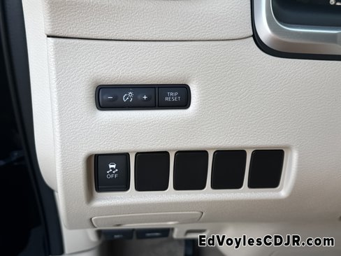 Used 2015 Nissan Murano S image 38