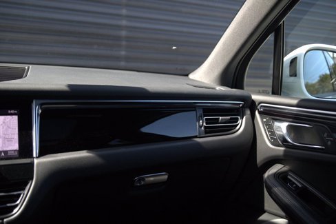 Certified 2023 Porsche Macan image 36