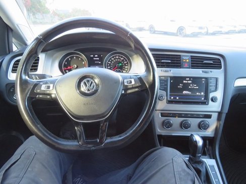 Used 2017 Volkswagen Golf SEL image 10