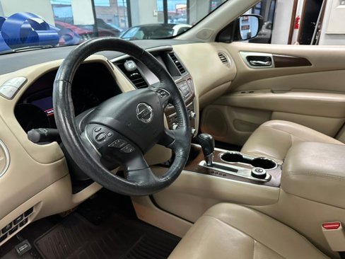 Used 2018 Nissan Pathfinder Platinum image 19