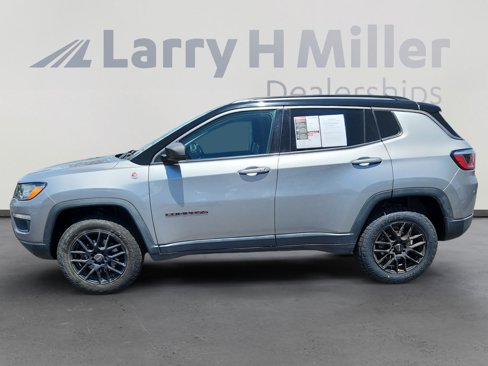Used 2019 Jeep Compass Trailhawk image 2