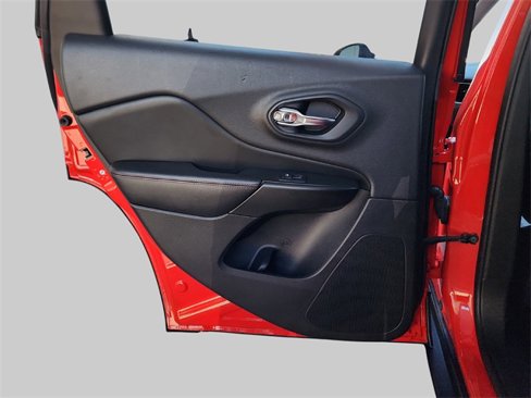 Used 2019 Jeep Cherokee Trailhawk w/ Cold Weather Group image 25