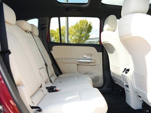 Certified 2021 Mercedes-Benz GLB 250 4MATIC w/ Premium Package image 37
