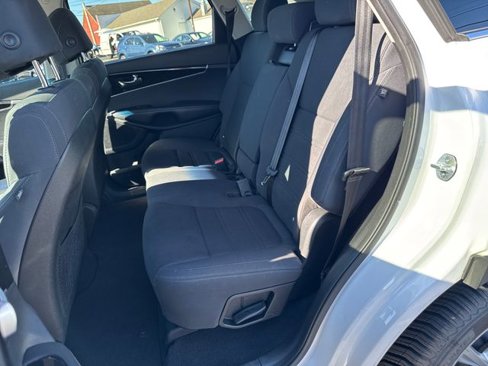 Used 2017 Kia Sorento LX w/ LX Convenience Package image 13