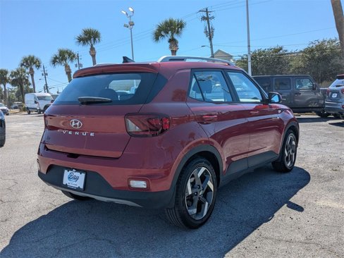 Used 2022 Hyundai Venue Limited image 5
