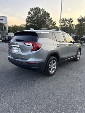 Used 2023 GMC Terrain SLE w/ Driver Convenience Package image 4