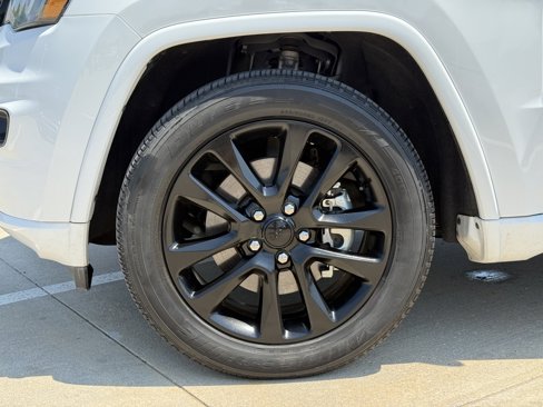 Used 2021 Jeep Grand Cherokee Laredo X image 12