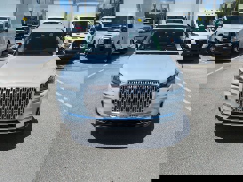 New 2025 Lincoln Corsair FWD w/ Equipment Group 101A image 9