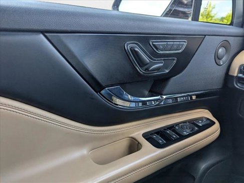 Used 2020 Lincoln Corsair Reserve image 10