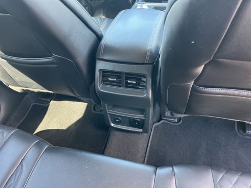 Used 2024 Ford Edge Titanium image 10