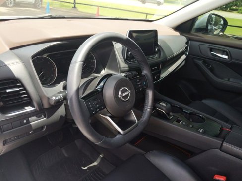 Used 2022 Nissan Rogue SV image 17