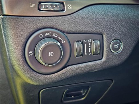 Used 2021 Jeep Cherokee Latitude Lux w/ Comfort/Convenience Group image 15