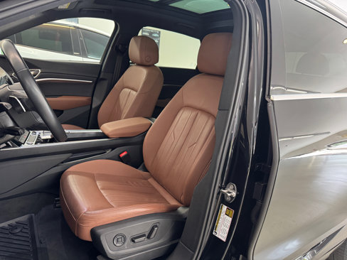 Used 2024 Audi Q8 e-tron Premium image 7