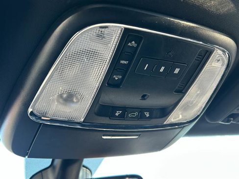 Used 2018 Jeep Grand Cherokee Altitude image 19