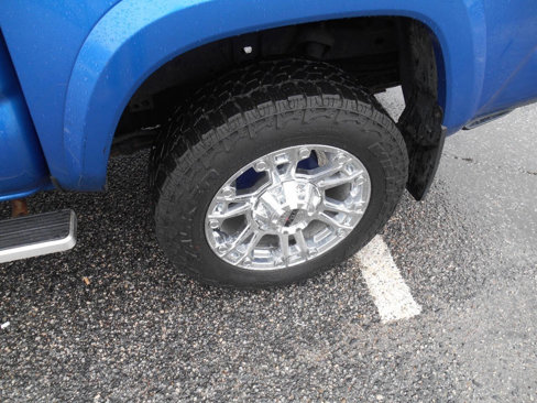 Used 2017 Toyota Tacoma Limited image 11
