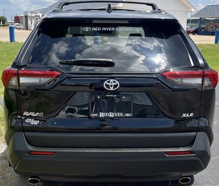 Used 2023 Toyota RAV4 XLE Premium image 7