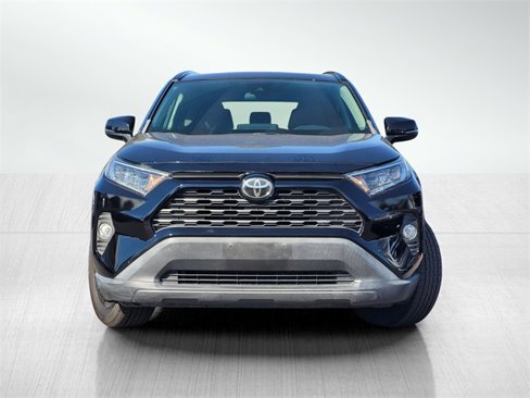 Used 2019 Toyota RAV4 XLE image 2
