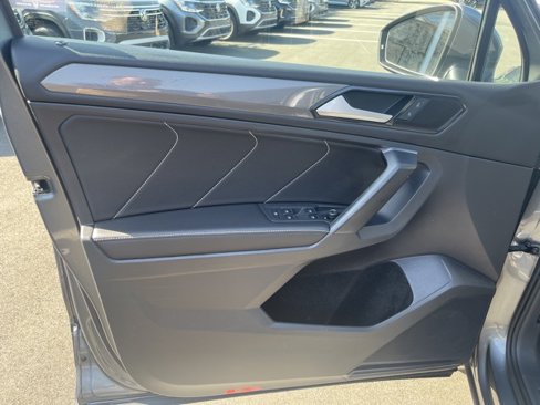 Certified 2022 Volkswagen Tiguan SE w/ Panoramic Sunroof Package image 14