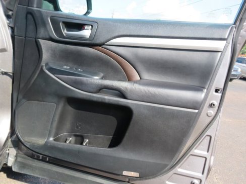 Used 2017 Toyota Highlander XLE image 38
