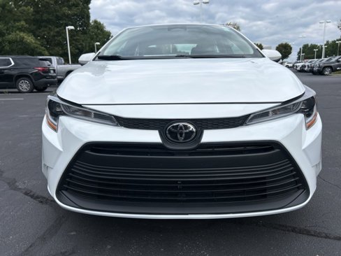 Used 2023 Toyota Corolla LE image 2