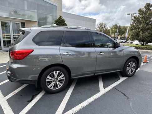 Used 2020 Nissan Pathfinder S image 2
