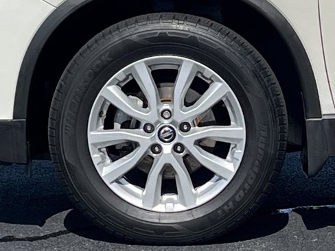 Used 2018 Nissan Rogue SV image 29