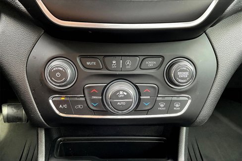 Certified 2020 Jeep Cherokee Latitude Plus image 16