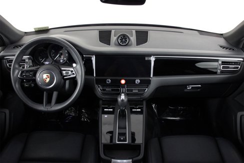 Used 2025 Porsche Macan image 11
