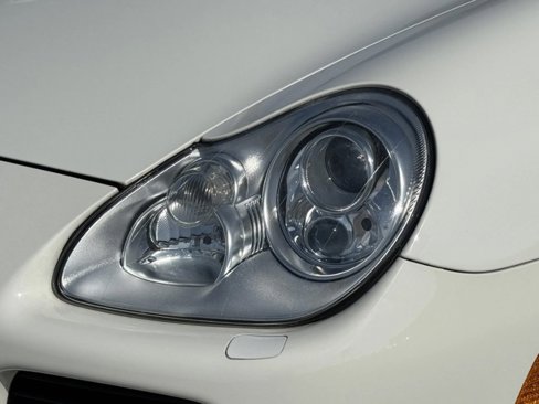 Used 2004 Porsche Cayenne S image 10