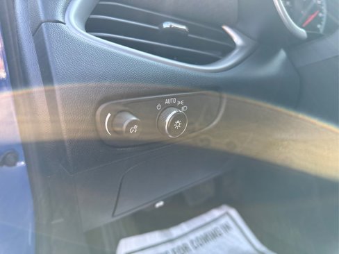 Used 2023 Chevrolet Malibu LT image 37