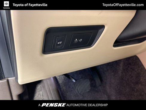 Used 2018 Land Rover Range Rover HSE image 28