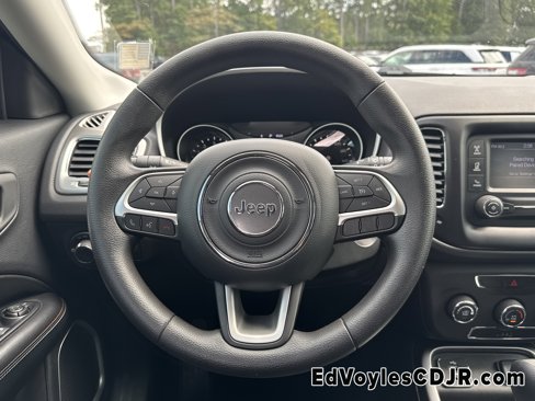 Used 2018 Jeep Compass Sport image 28