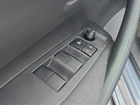 Used 2020 Toyota Corolla LE image 8