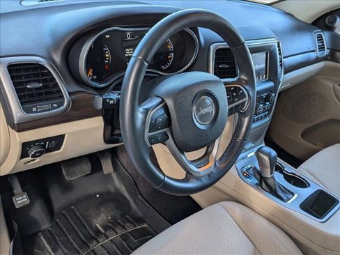 Used 2018 Jeep Grand Cherokee Laredo image 10