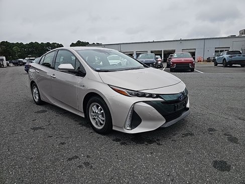 Used 2017 Toyota Prius Prime Premium image 3