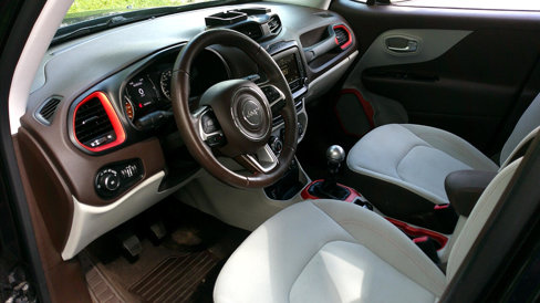 Used 2015 Jeep Renegade Latitude image 37