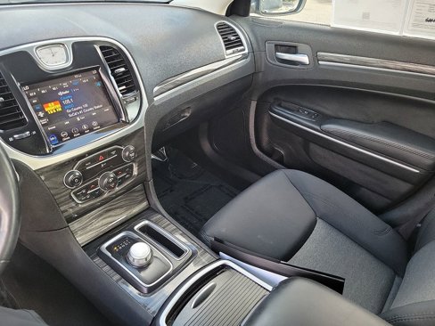 Used 2021 Chrysler 300 Touring image 13