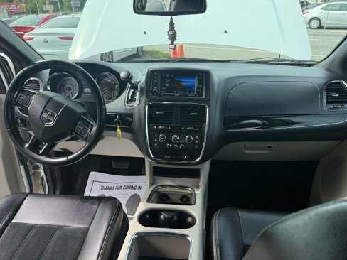 Used 2018 Dodge Grand Caravan SXT image 16
