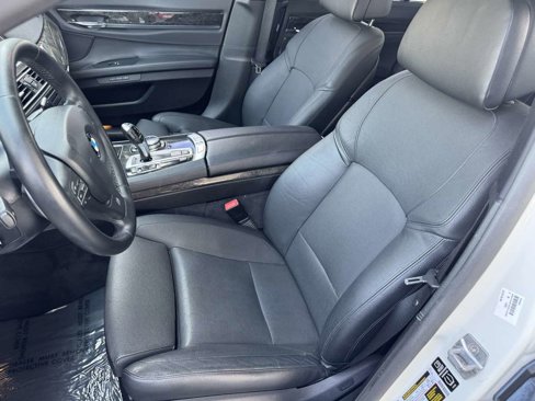 Used 2014 BMW 740i image 19