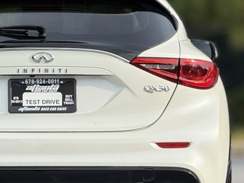 Used 2018 INFINITI QX30 image 16