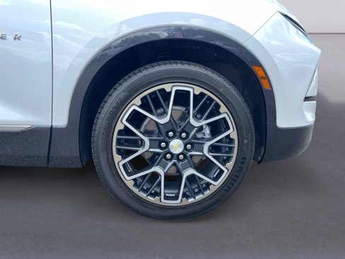 Used 2023 Chevrolet Blazer Premier w/ Driver Confidence II Package image 9