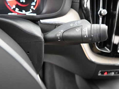Certified 2021 Volvo XC60 T5 Inscription w/ Protection Package image 18