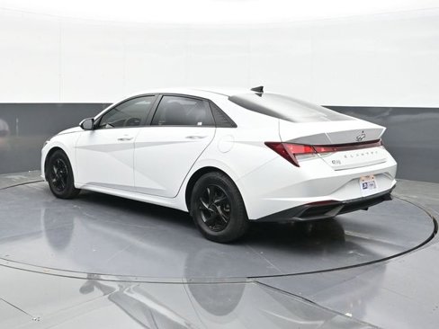 Used 2022 Hyundai Elantra SE image 9