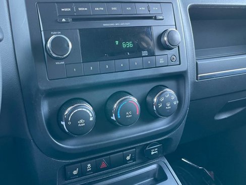 Used 2014 Jeep Patriot Latitude image 21