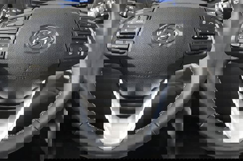 New 2025 Hyundai Venue SEL image 15