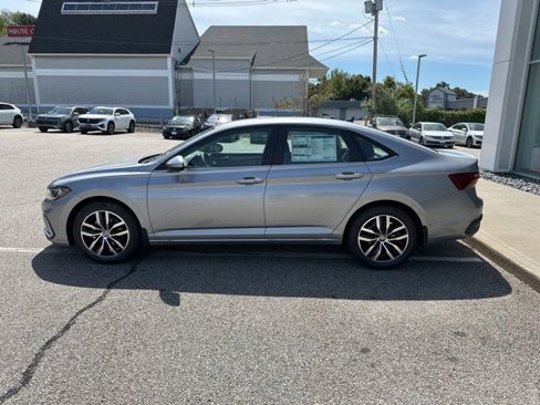 New 2025 Volkswagen Jetta SE image 4