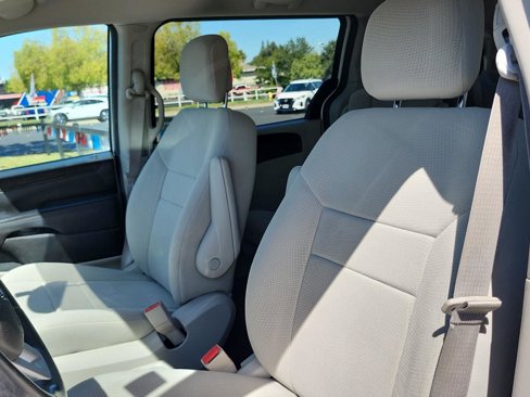 Used 2013 Dodge Grand Caravan SE image 28
